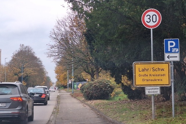 Auf der B415 innerorts in Lahr, Kuhbach und Reichenbach gilt Tempo 30.  | Foto: Wolfgang Beck