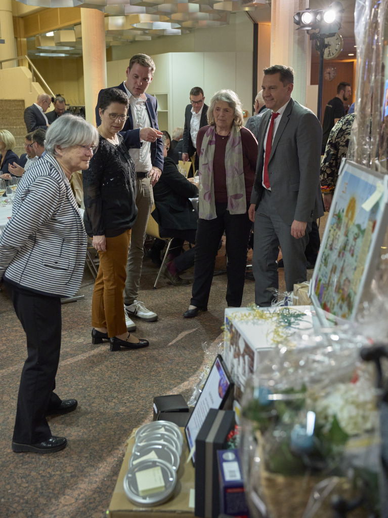 Auftakt der BZ-Aktion Weihnachtswunsch: Bei der BZ-Weinprobe in den Rumen des E-Werks Mittelbaden in Lahr freuten sich die Gste am Samstag ber ausgewhlte Weine, ein feines Men und die groe Tombola fr den guten Zweck.