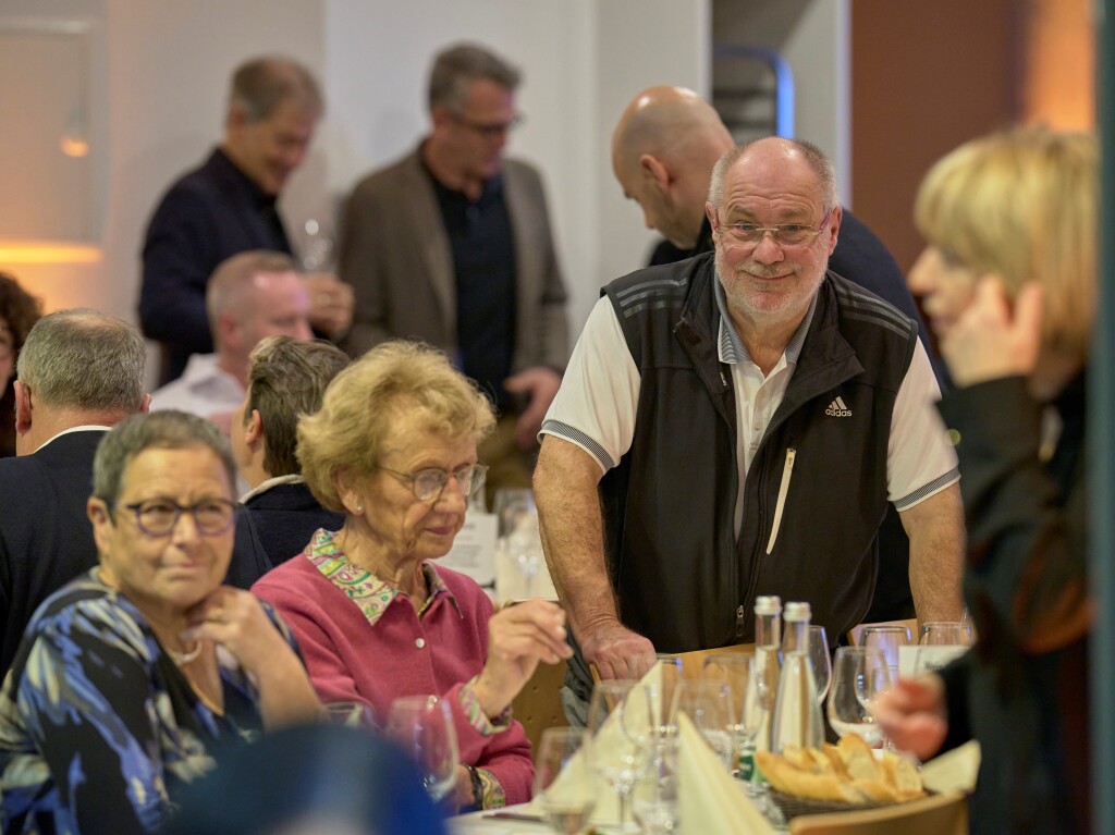 Auftakt der BZ-Aktion Weihnachtswunsch: Bei der BZ-Weinprobe in den Rumen des E-Werks Mittelbaden in Lahr freuten sich die Gste am Samstag ber ausgewhlte Weine, ein feines Men und die groe Tombola fr den guten Zweck.