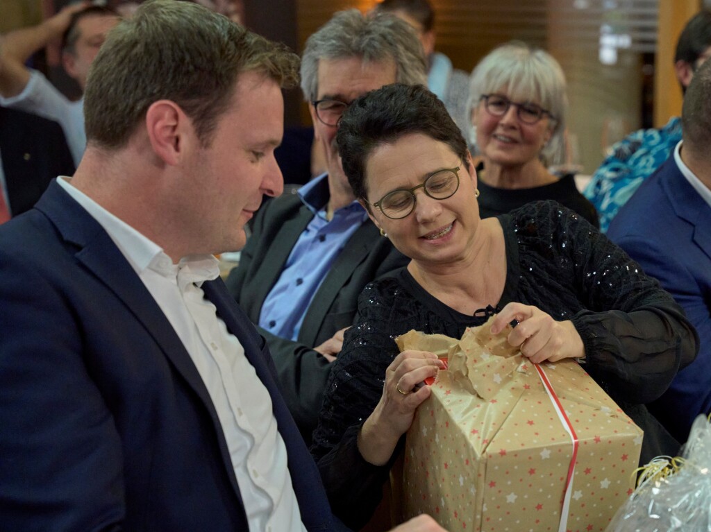 Auftakt der BZ-Aktion Weihnachtswunsch: Bei der BZ-Weinprobe in den Rumen des E-Werks Mittelbaden in Lahr freuten sich die Gste am Samstag ber ausgewhlte Weine, ein feines Men und die groe Tombola fr den guten Zweck.