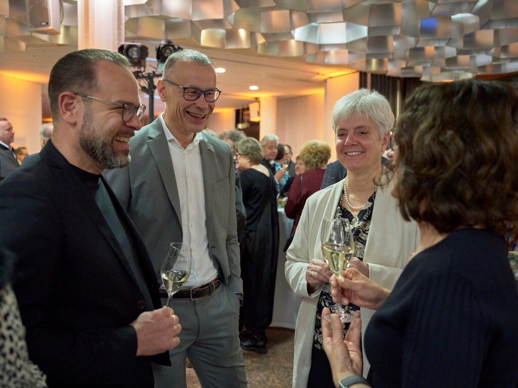 Auftakt der BZ-Aktion Weihnachtswunsch: Bei der BZ-Weinprobe in den Rumen des E-Werks Mittelbaden in Lahr freuten sich die Gste am Samstag ber ausgewhlte Weine, ein feines Men und die groe Tombola fr den guten Zweck.