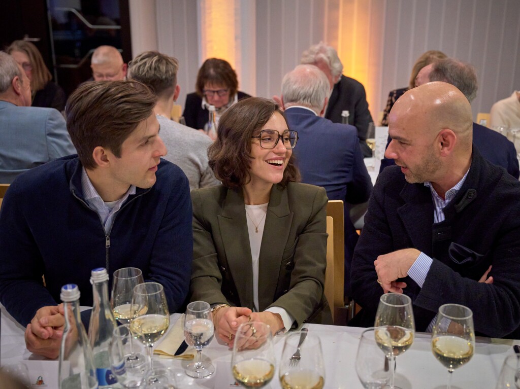 Auftakt der BZ-Aktion Weihnachtswunsch: Bei der BZ-Weinprobe in den Rumen des E-Werks Mittelbaden in Lahr freuten sich die Gste am Samstag ber ausgewhlte Weine, ein feines Men und die groe Tombola fr den guten Zweck.