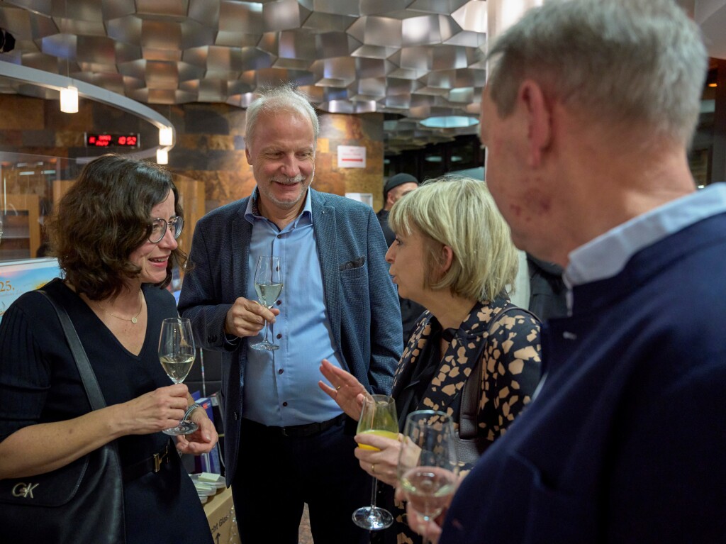 Auftakt der BZ-Aktion Weihnachtswunsch: Bei der BZ-Weinprobe in den Rumen des E-Werks Mittelbaden in Lahr freuten sich die Gste am Samstag ber ausgewhlte Weine, ein feines Men und die groe Tombola fr den guten Zweck.