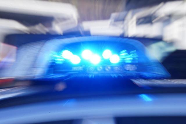 Unbekannte beschdigen drei Reifen an Auto in Zell