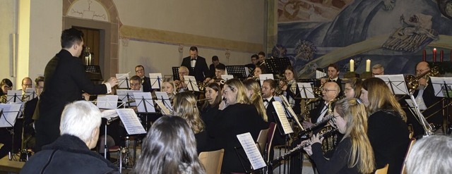 Der Rickenbacher Musikverein begeistert in der voll besetzten Kirche.  | Foto: Bernadette Andr