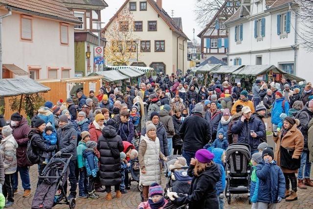 Musik, Lichter und Leckeres beim Riegeler Weihnachtsmarkt