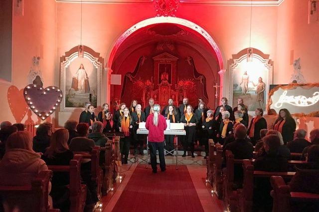 Gospelchor Stimmen-los zeigt in Bernau wild und frei Sangeslust