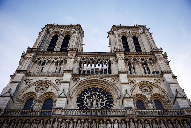 Ein Gro&szlig;brand hat Notre-Dame im ...19 stark besch&auml;digt. (Archivbild)  | Foto: Sarah Meyssonnier/Reuters POOL/AP/dpa