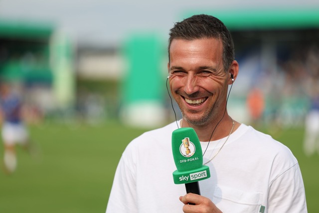 KSC-Trainer Christian Eichner ist ein gro&szlig;er Fan des DFB-Pokals.  | Foto: Friso Gentsch/dpa