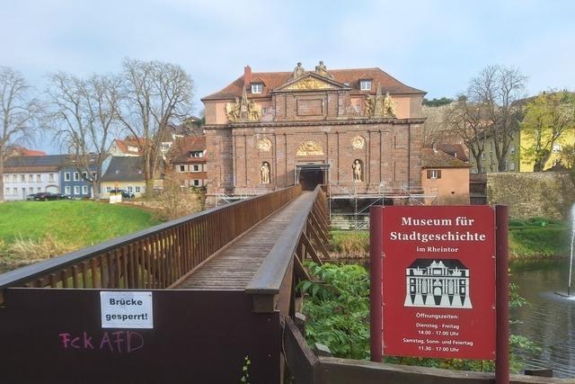 Die Brcke zum Breisacher Rheintor ist gesperrt