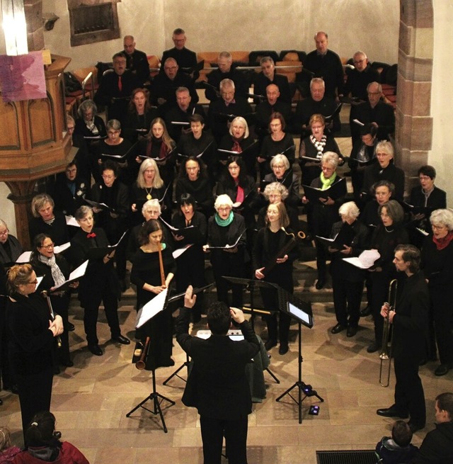 Stimmgewaltig interpretierte der Chor Lieder aus der Renaissance  | Foto: Rolf Reimann