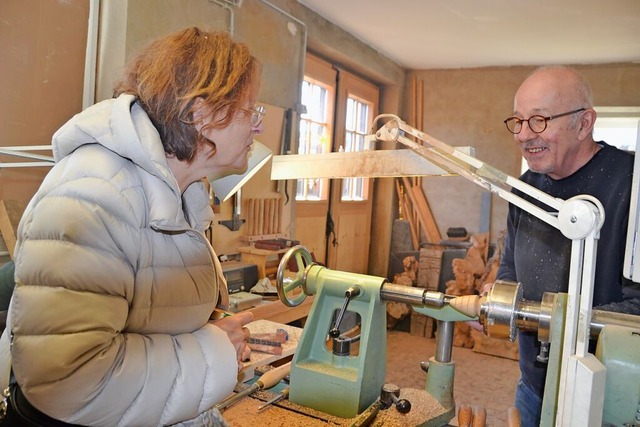 Viel gab es fr die Besucher  in Werks... Ortlieb einen Kerzenhalter drechselt.  | Foto: Christiane Sahli