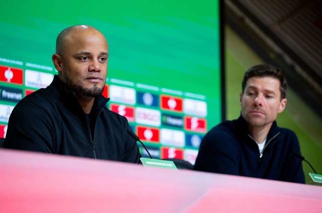 Verlierer Vincent Kompany (l) und Gewi... nach Leverkusens 1:0 in M&uuml;nchen.  | Foto: Sven Hoppe/dpa