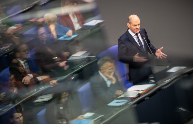 Kanzler Scholz wirbt im Bundestag f&uuml;r konstruktives Agieren bis zur Wahl.  | Foto: Michael Kappeler/dpa