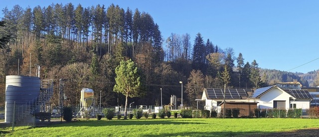 Die PV-Anlage auf dem Klrwerksgebude... Die Gebhrenzahler profitieren davon.  | Foto: Nikolaus Bayer