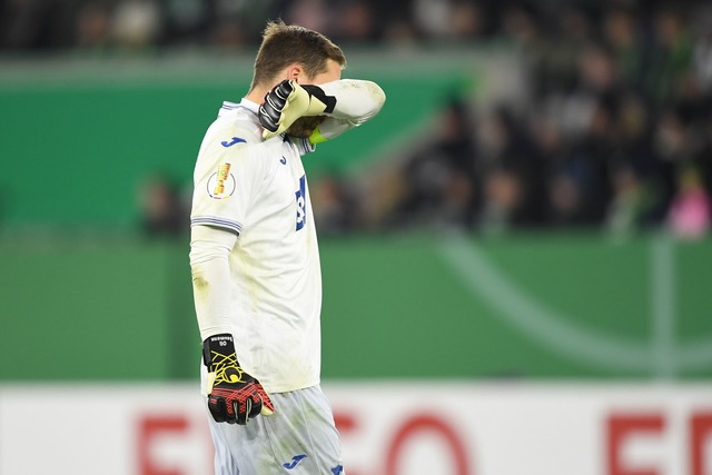 Patzte im Pokalspiel in Wolfsburg: Hoffenheims Torwart Oliver Baumann.  | Foto: Swen Pf&ouml;rtner/dpa