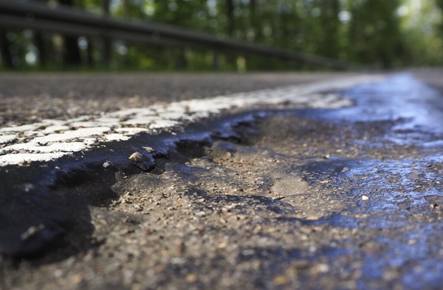 Die Landesstrae 155 zwischen Rickenba...rftigen Straen im Landkreis Waldshut.  | Foto: Wagner, Hans