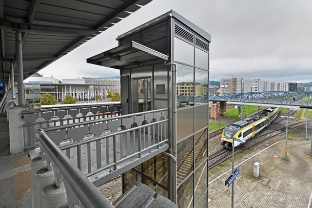 Am Freiburger Hauptbahnhof wird am Wochenende der letzte Aufzugsschacht eingehoben