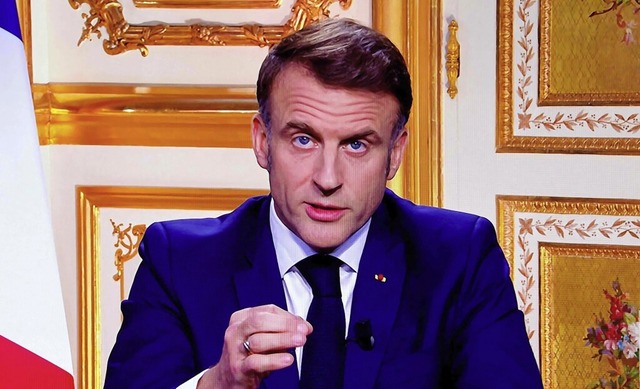 Frankreichs Prsident Emmanuel Macron ... einer Fernsehansprache an die Nation.  | Foto: Ludovic Marin (dpa)