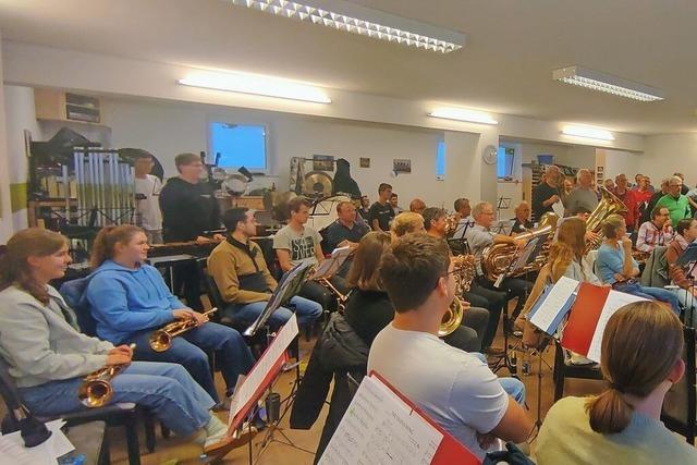 In Ewattingen kommen am Wochenende 100 Musiker auf die Bhne