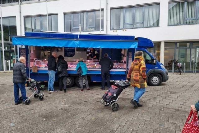 Auf dem Markt in Efringen-Kirchen gibt es nun einen Fischstand