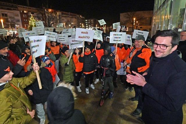 Bei "OB vor Ort" im Rieselfeld gab's fr Freiburgs Oberbrgermeister Horn Stress mit Waldbesetzern und Sportfans