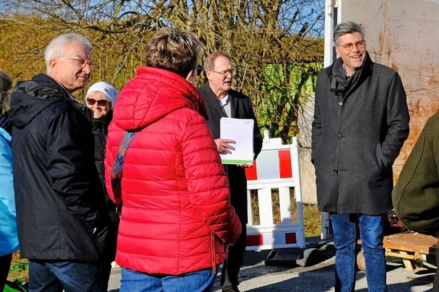 Landrat Martin Kistler  (rechts) und B... gestalteten Reyclinghofs in Bonndorf.  | Foto:                                       ...                                      