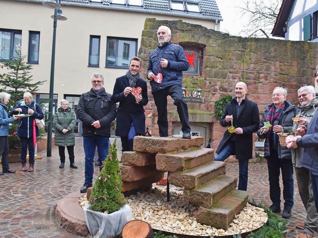 Anlsslich des Weihnachtsmarktes wurde der neue Scheibenbergplatz in der Ortsmitte eingeweiht.