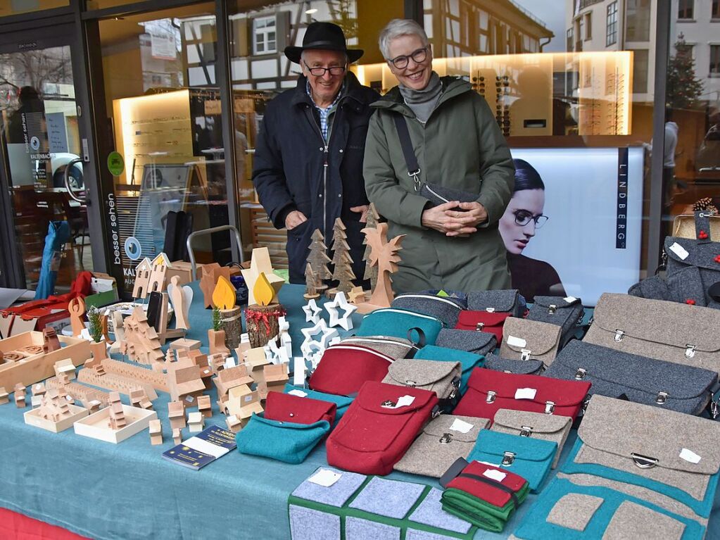 Taschen aus Filz und Holzsterne waren  in Gundelfingen ein Verkaufsschlager.