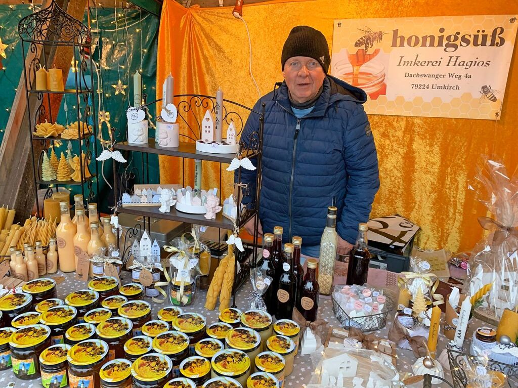 Gut besucht war der groe Weihnachtsmarkt mit seinen mehr als 65 Anbietern und einem bunten und vielfltigen Rahmenprogramm auf dem Umkircher Gutshof.