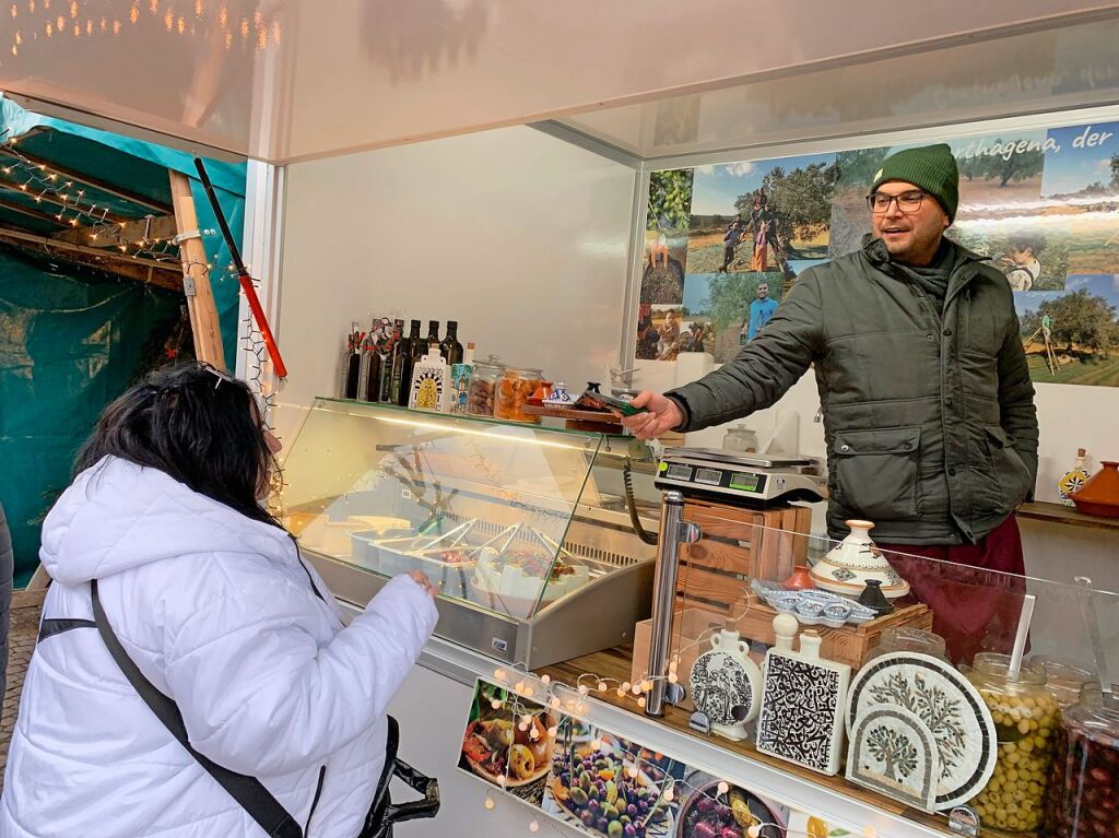 Gut besucht war der groe Weihnachtsmarkt mit seinen mehr als 65 Anbietern und einem bunten und vielfltigen Rahmenprogramm auf dem Umkircher Gutshof.