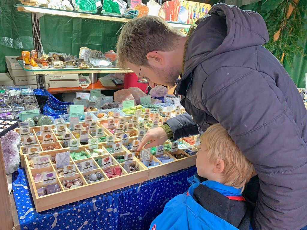 Gut besucht war der groe Weihnachtsmarkt mit seinen mehr als 65 Anbietern und einem bunten und vielfltigen Rahmenprogramm auf dem Umkircher Gutshof.