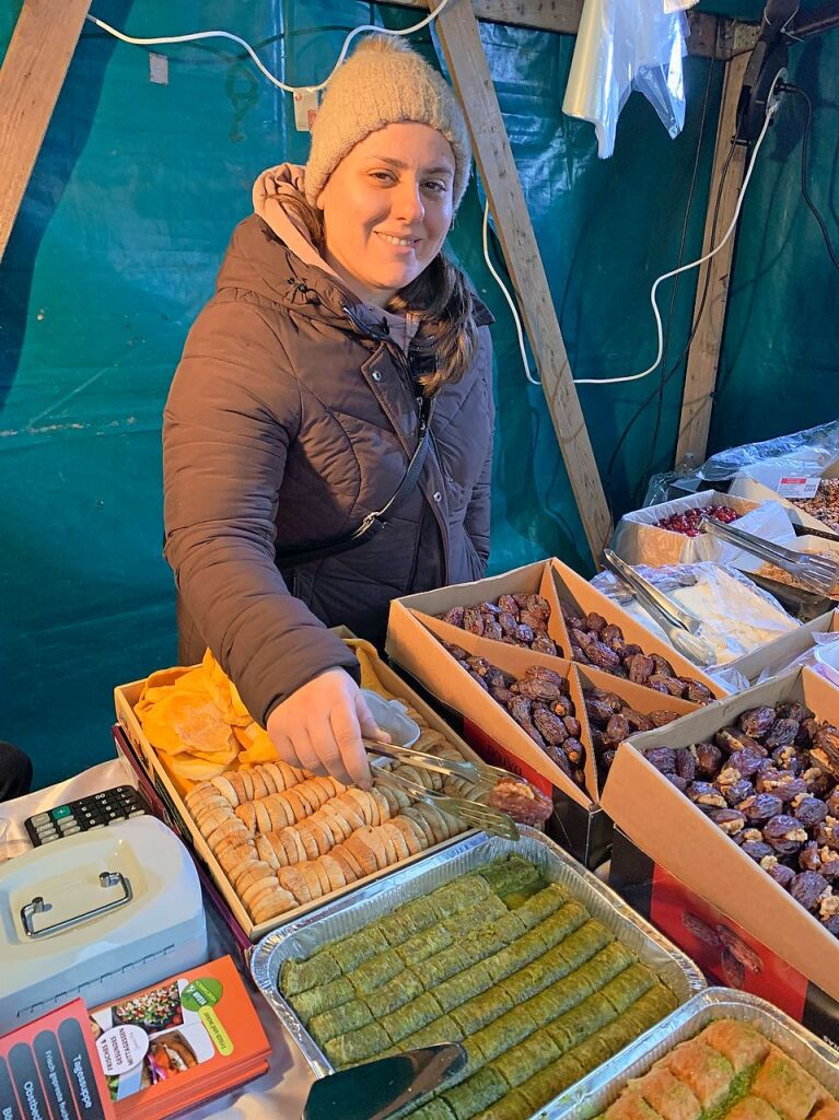 Gut besucht war der groe Weihnachtsmarkt mit seinen mehr als 65 Anbietern und einem bunten und vielfltigen Rahmenprogramm auf dem Umkircher Gutshof.