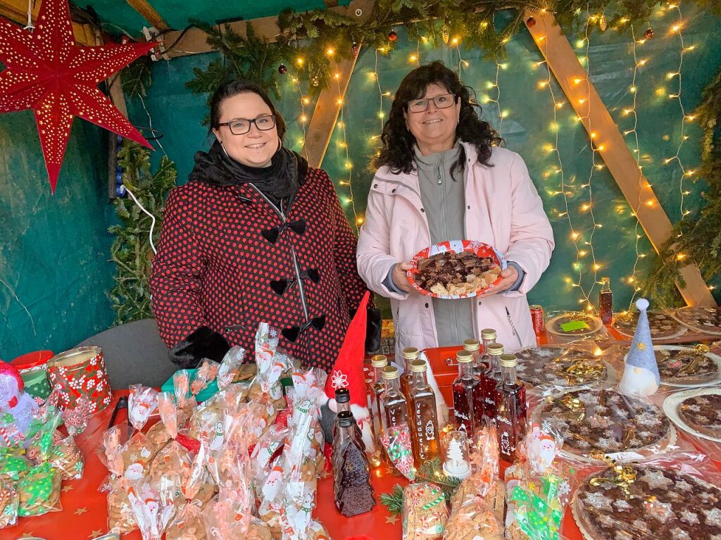 Gut besucht war der groe Weihnachtsmarkt mit seinen mehr als 65 Anbietern und einem bunten und vielfltigen Rahmenprogramm auf dem Umkircher Gutshof.