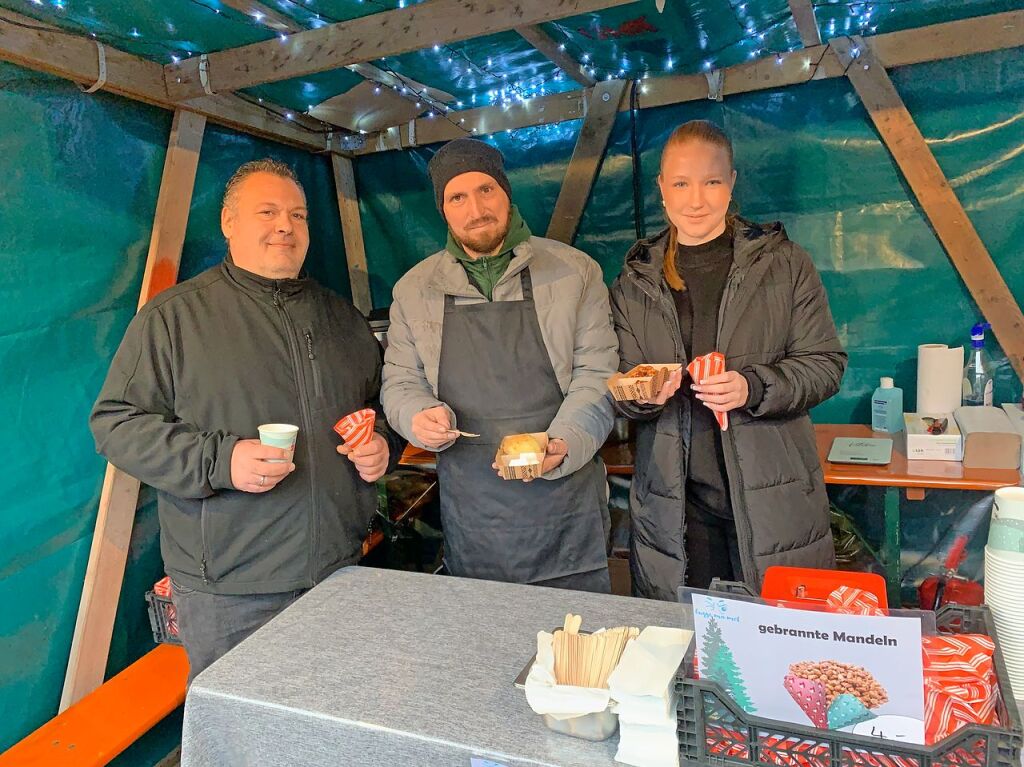 Gut besucht war der groe Weihnachtsmarkt mit seinen mehr als 65 Anbietern und einem bunten und vielfltigen Rahmenprogramm auf dem Umkircher Gutshof.