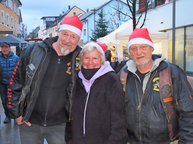 Auch Rocker haben beim Nikolausmarkt ihre sanften Momente.  | Foto: Gerd Leutenecker