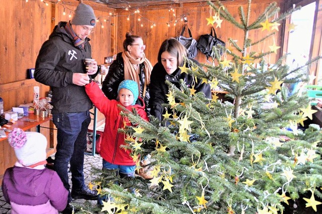 Vorweihnachtliche Stimmung kam am Sonntag in Schnau auf.  | Foto: Edgar Steinfelder