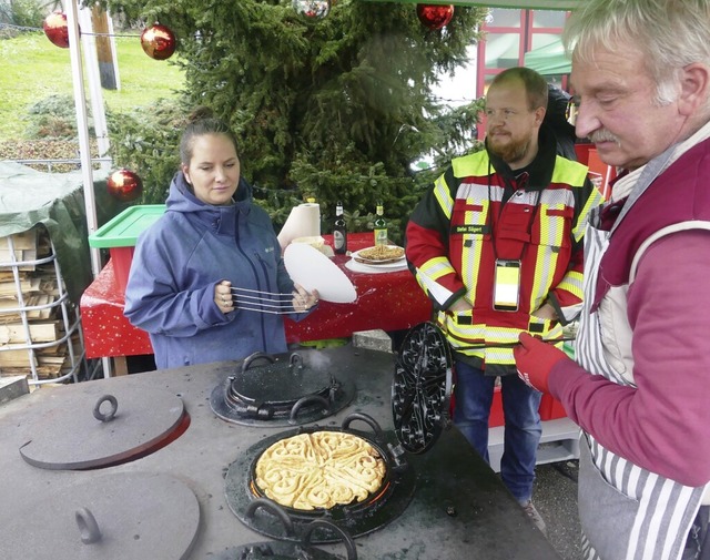 Se Waffeln nach altem Rezept gab es  in Degerfelden.  | Foto: Sebastian Kurtenacker
