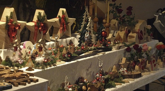 Gestecke waren auf dem Weihnachtsmarkt zu kaufen.  | Foto: Karin Stckl-Steinebrunner