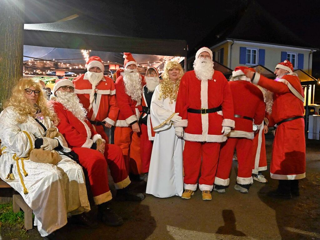 Weihnachtsmnner auf dem Motorrad, Geselligkeit und fr die Kinder war etwas geboten: Das war der Hartheimer Weihnachtsmarkt.