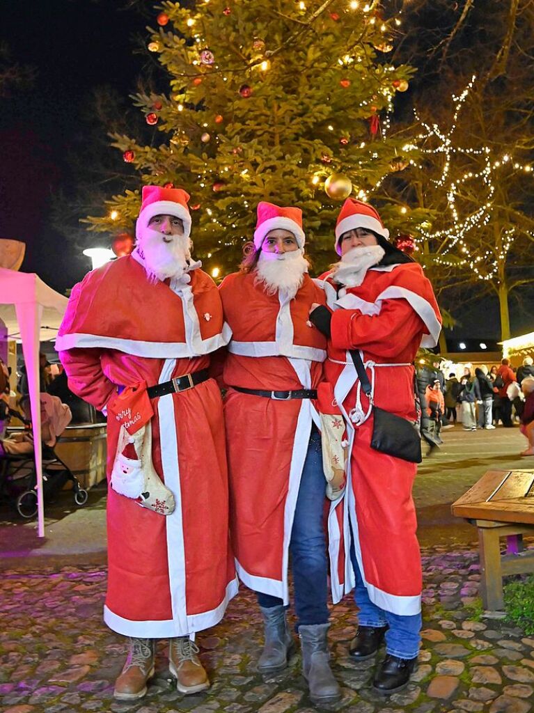 Weihnachtsmnner auf dem Motorrad, Geselligkeit und fr die Kinder war etwas geboten: Das war der Hartheimer Weihnachtsmarkt.