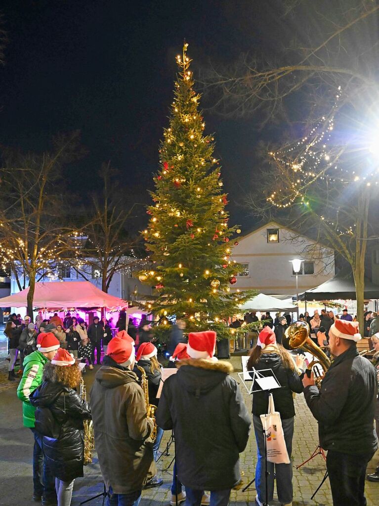 Weihnachtsmnner auf dem Motorrad, Geselligkeit und fr die Kinder war etwas geboten: Das war der Hartheimer Weihnachtsmarkt.