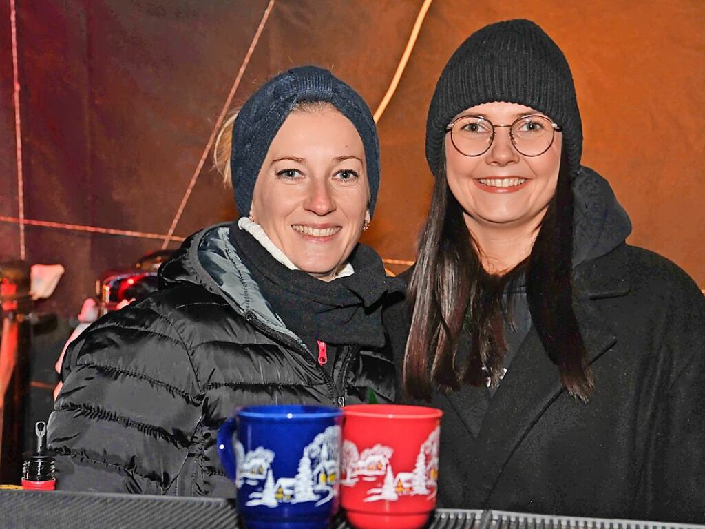 Weihnachtsmnner auf dem Motorrad, Geselligkeit und fr die Kinder war etwas geboten: Das war der Hartheimer Weihnachtsmarkt.