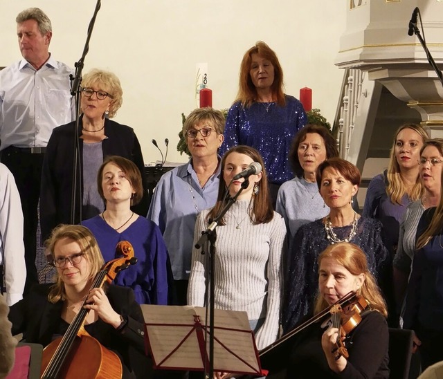 Pro Scko sang und spielte vor vielen Besuchern.   | Foto: Michael Gottstein