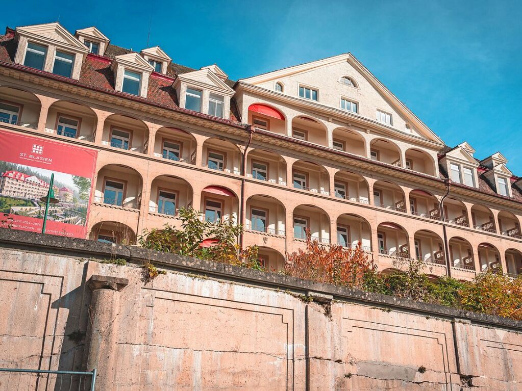 Das Sanssouci des Schwarzwaldes wird das neobarocke Sanatorium in St. Blasien genannt. Der denkmalgeschtzte Bau stand lange leer und soll nun bald saniert werden – ebenso wie der Sanagarten, der das markante Gebude umgibt.