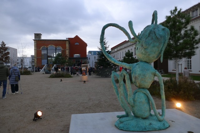 Beim Kesselhaus gibt es einen neuen Skulpturenpark.  | Foto: Ralf Burgmaier