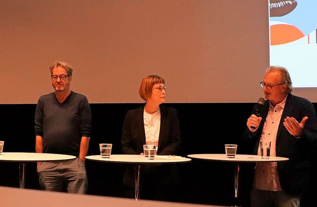 Professor Heiner Behring (rechts) frag...sch msse man im Netz doch immer sein.  | Foto: Juliana Eiland-Jung