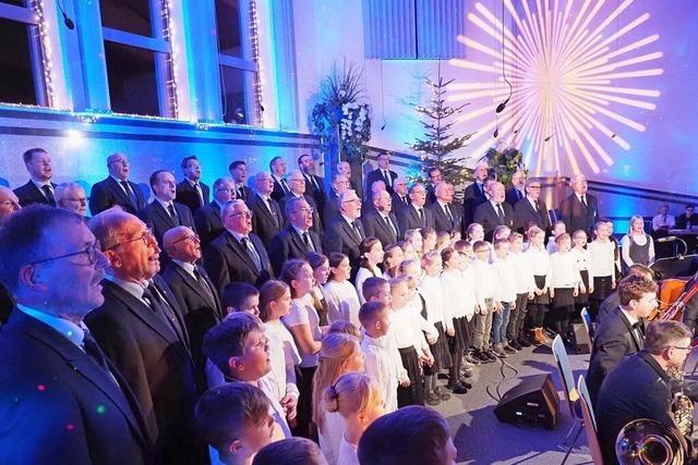 Mehr als Tausend Gste besuchen das Weihnachtskonzert mit dem Polizeichor Lahr