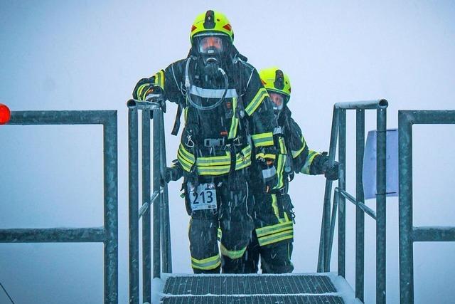 Die Feuerwehr Mahlberg trotzt beim Treppenlauf in Oberhof Schnee und Eis