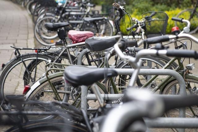 Merzhausen versteigert Fundsachen online: Es gibt Motorroller, Fahrrrder, Schmuck und Brillen